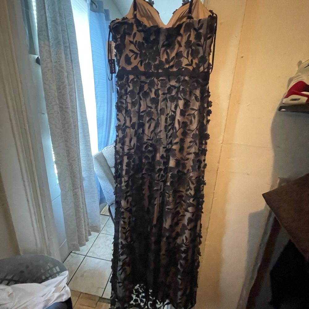 Elegant Black Floral Dress - Picture 4 of 6